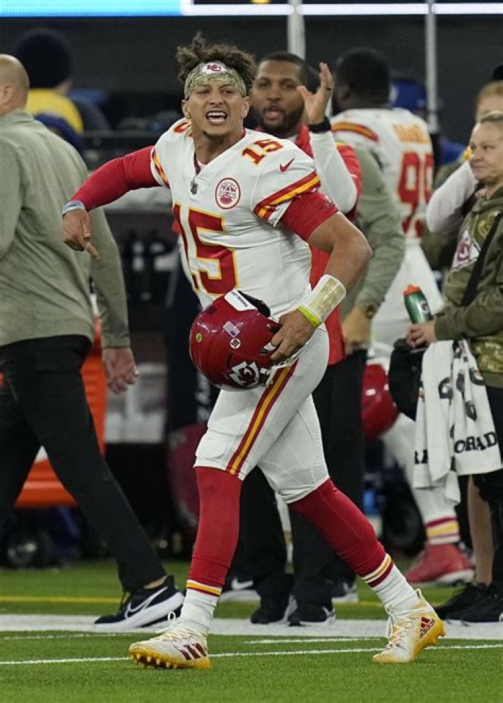 Unveiling The Height Of Patrick Mahomes: How Tall Is He In Feet?
