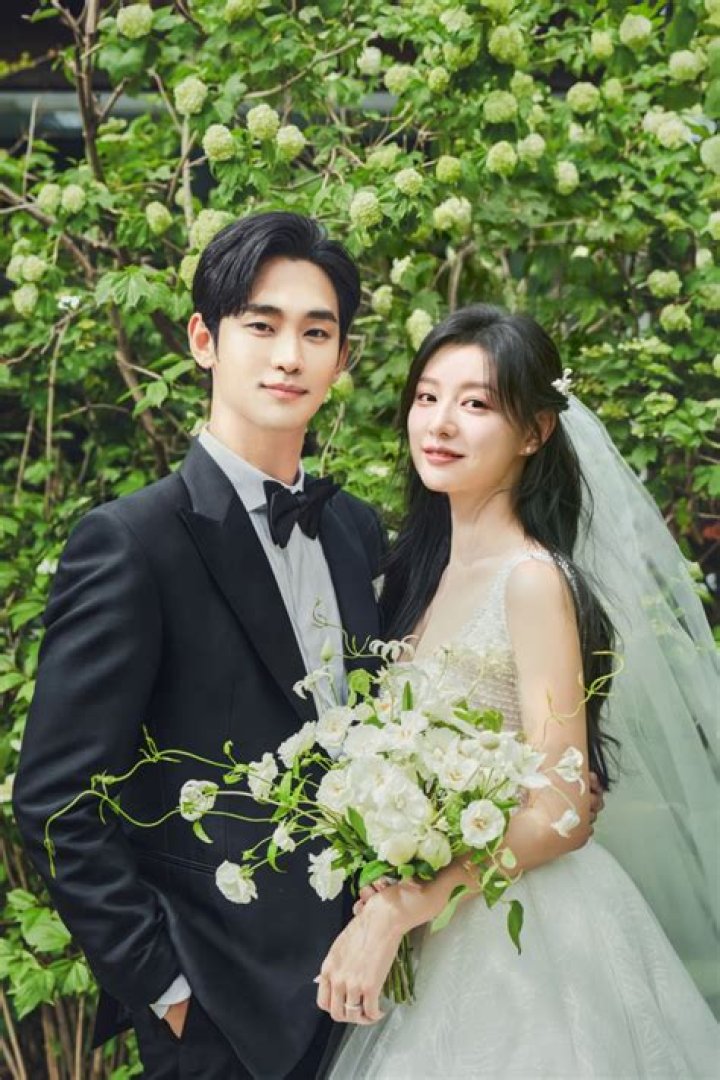 Unveiling The Mystery: Kim Soo-Hyun's Partner
