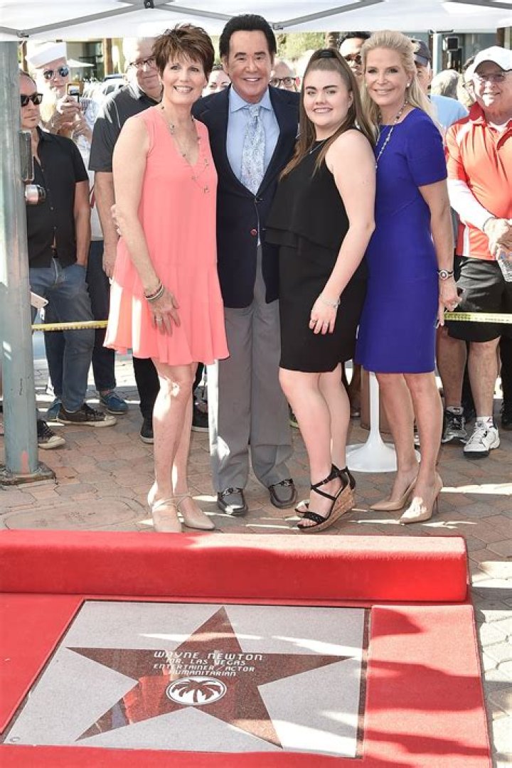 Unveiling The Net Worth Of Entertainer Extraordinaire: Wayne Newton