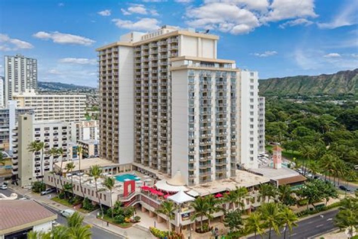 US Hotel Conversions Twin Fins Hotel To Open in November