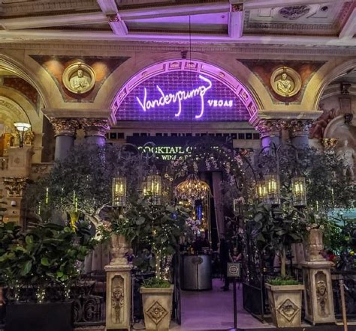 vanderpump bar, caesars palace, lisa vanderpump, las vegas, restaurant