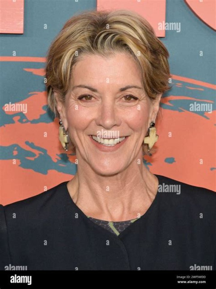 wendie malick Wendie Malick, Miss Usa, Beauty Hacks, Beauty Tips, Red Carpet, Peplum Dress