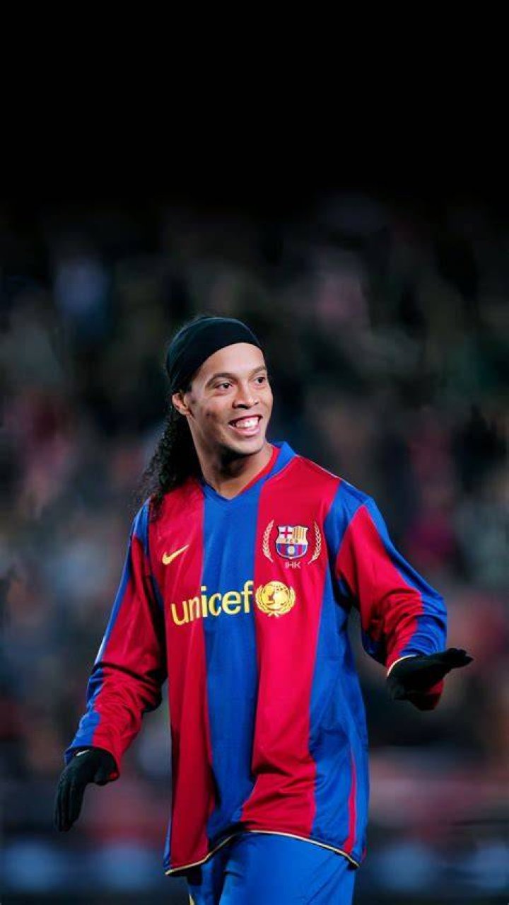 What is Ronaldinho Ga&uacute;cho Height? How tall is Ronaldinho Ga&uacute;cho