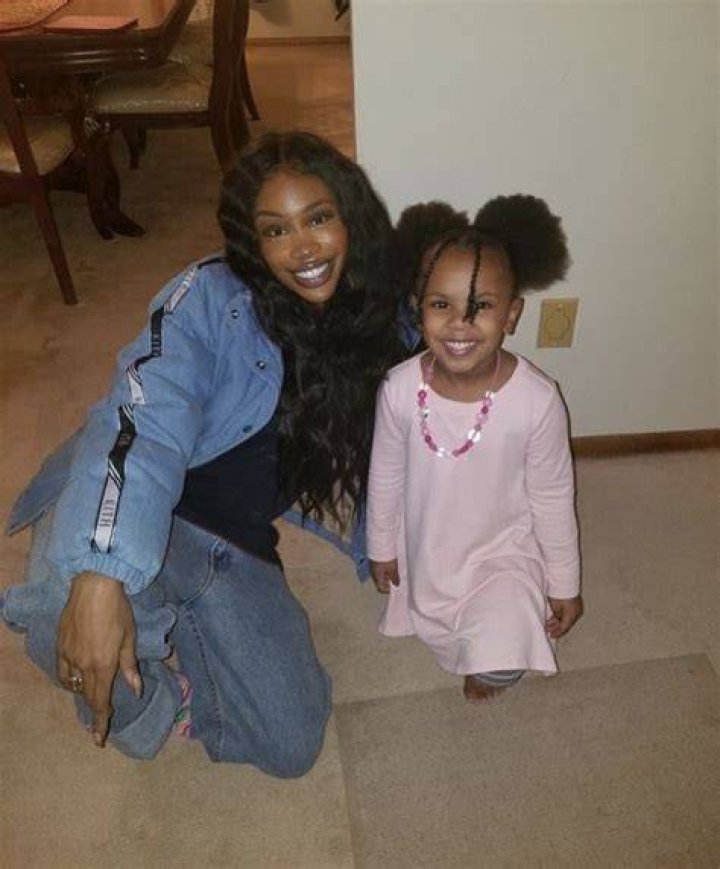 What You Need To Know: Does SZA Have A Daughter?