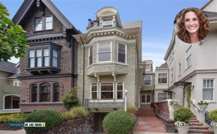 Where Does Julia Roberts Live