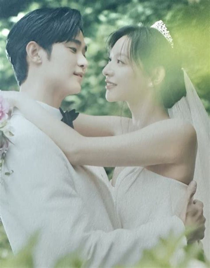 Whispers Of Romance: Are Kim Soohyun And Jiwon Dating?