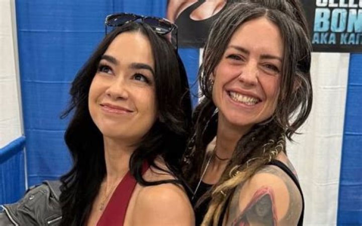Who Are Lauren & Kaitlyn Plum? Kelsey Plum Sister Any Brother?