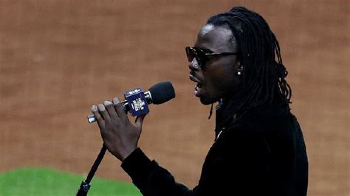 Who is Eric Burton, national anthem singer in World Series Game 1