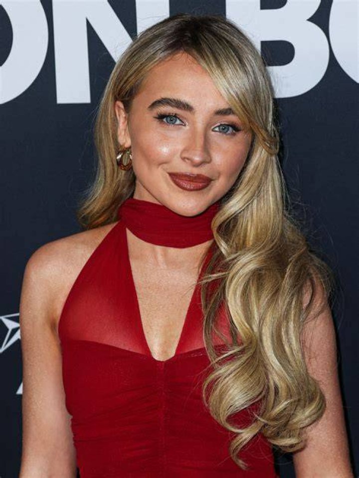 Who Is Sabrina Carpenter's Boyfriend Who is the Singer Dating? Dicy