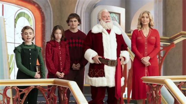 Who Is Santa On The Capital One Commercial 2024 Erinna Roanna