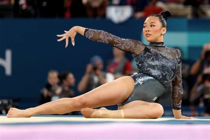 Why is Sunisa Lee not competing at the 2022 World Artistic Gymnastics