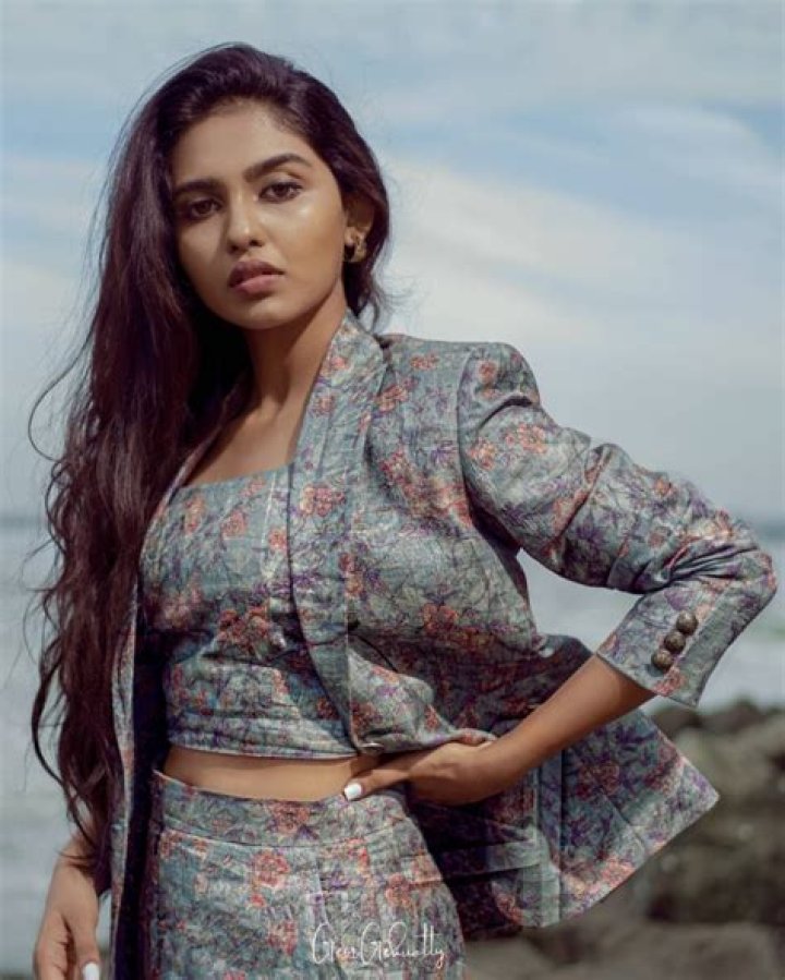 Why Mamitha Baiju famous? Super Stars Bio