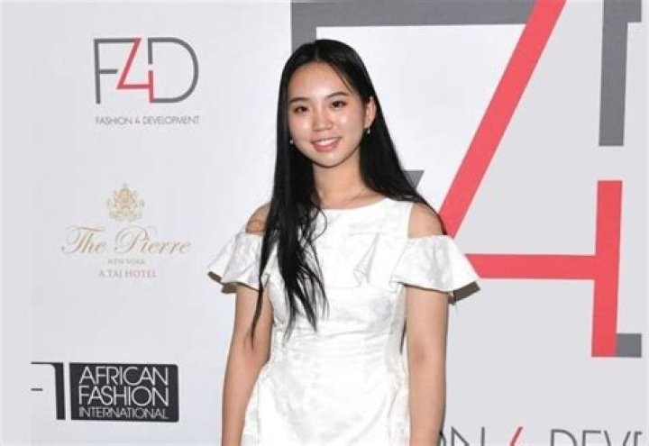 Xi Mingze Biography, Age, Wiki, Height, Weight, Boyfriend, Family & More