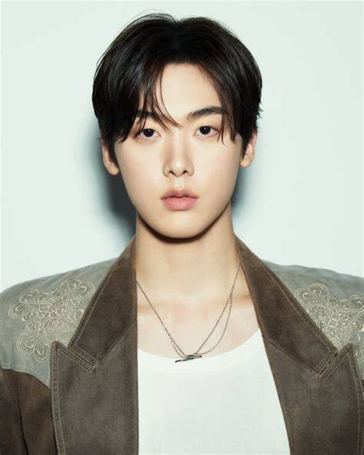 Yoon Sanha (윤산하) Picture Gallery HanCinema The Korean Movie and