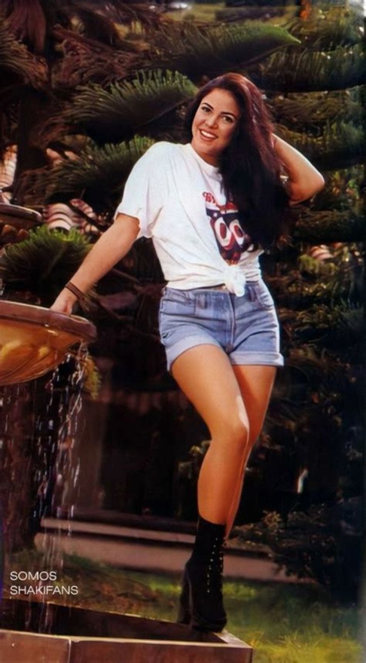 Young Shakira r/HumanPorn