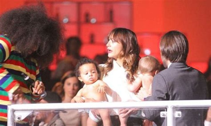 YouTube Music Awards hosts given crying babies by Rashida Jones Daily