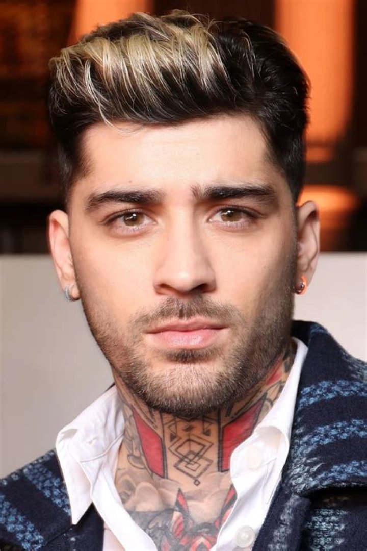 Zayn Malik Wiki Biography, Age, Height, Weight, Girlfriend, Family, Net