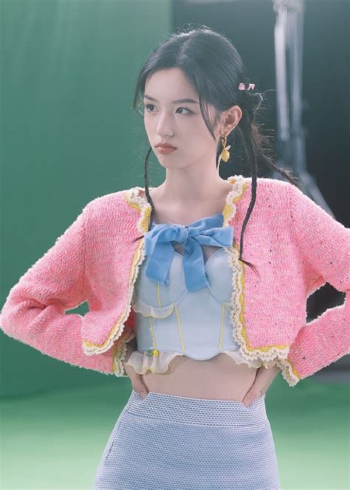 Zhou Ye at brand event China Entertainment News in 2021 Asian